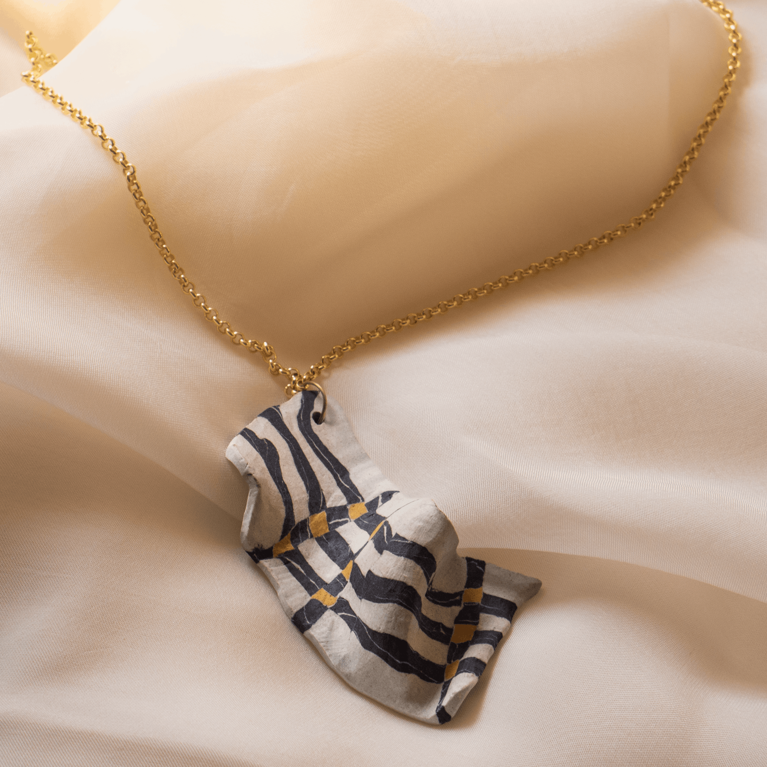 Akin Chain 01