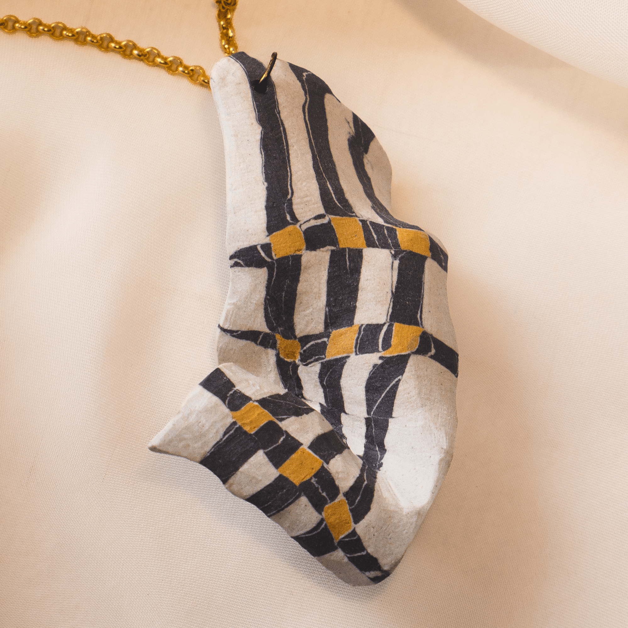 Akin Chain 01
