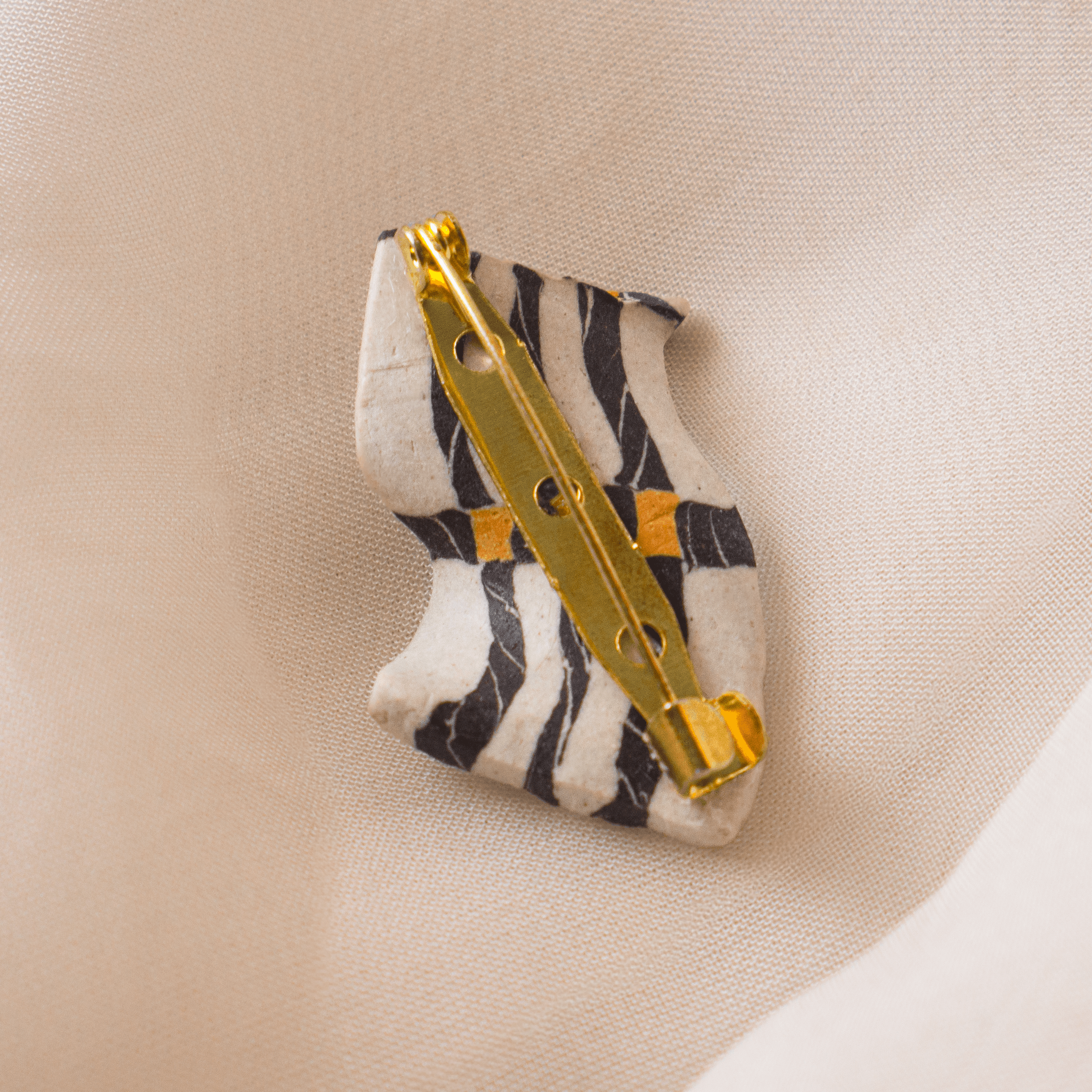 Akin Brooch 04