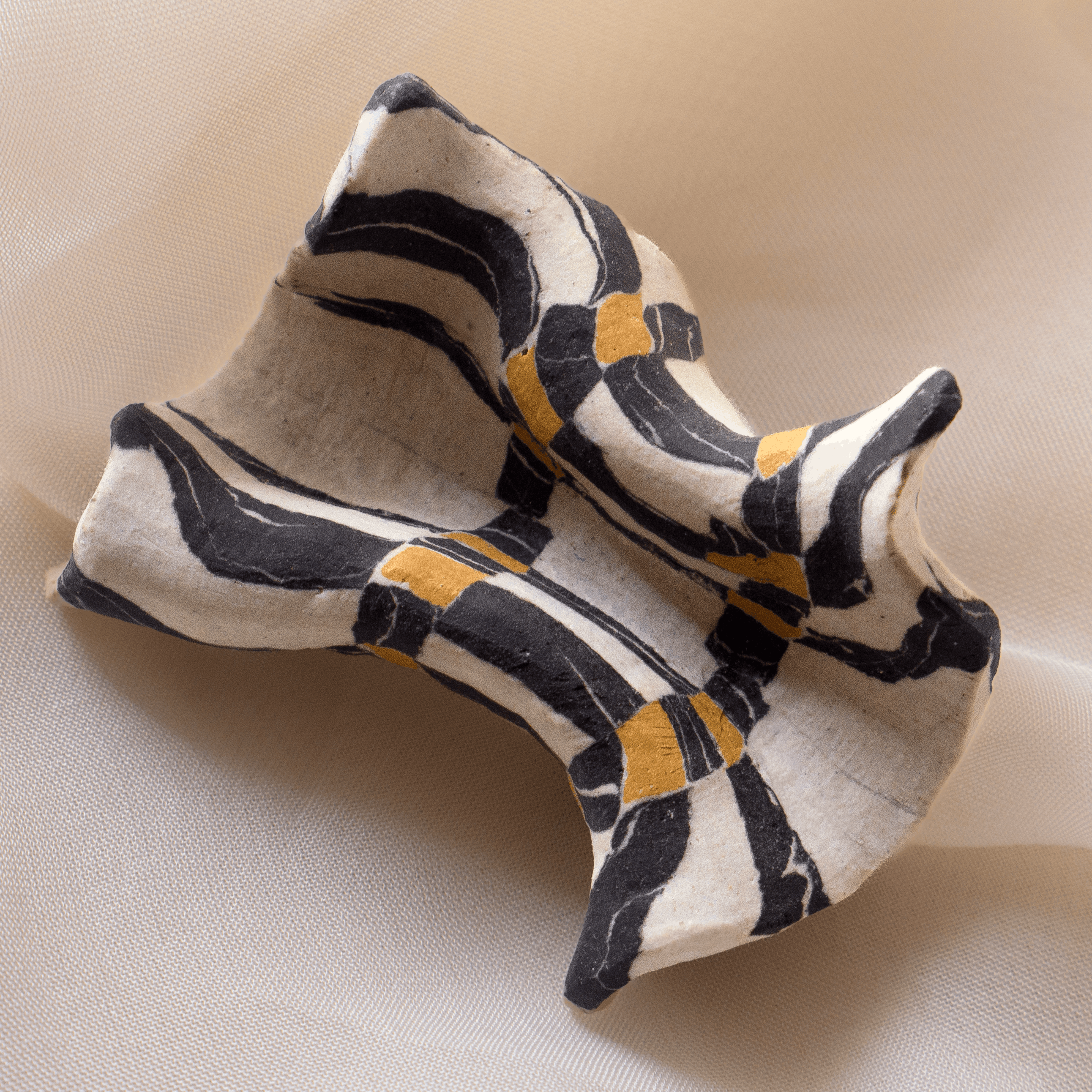 Akin Brooch 01