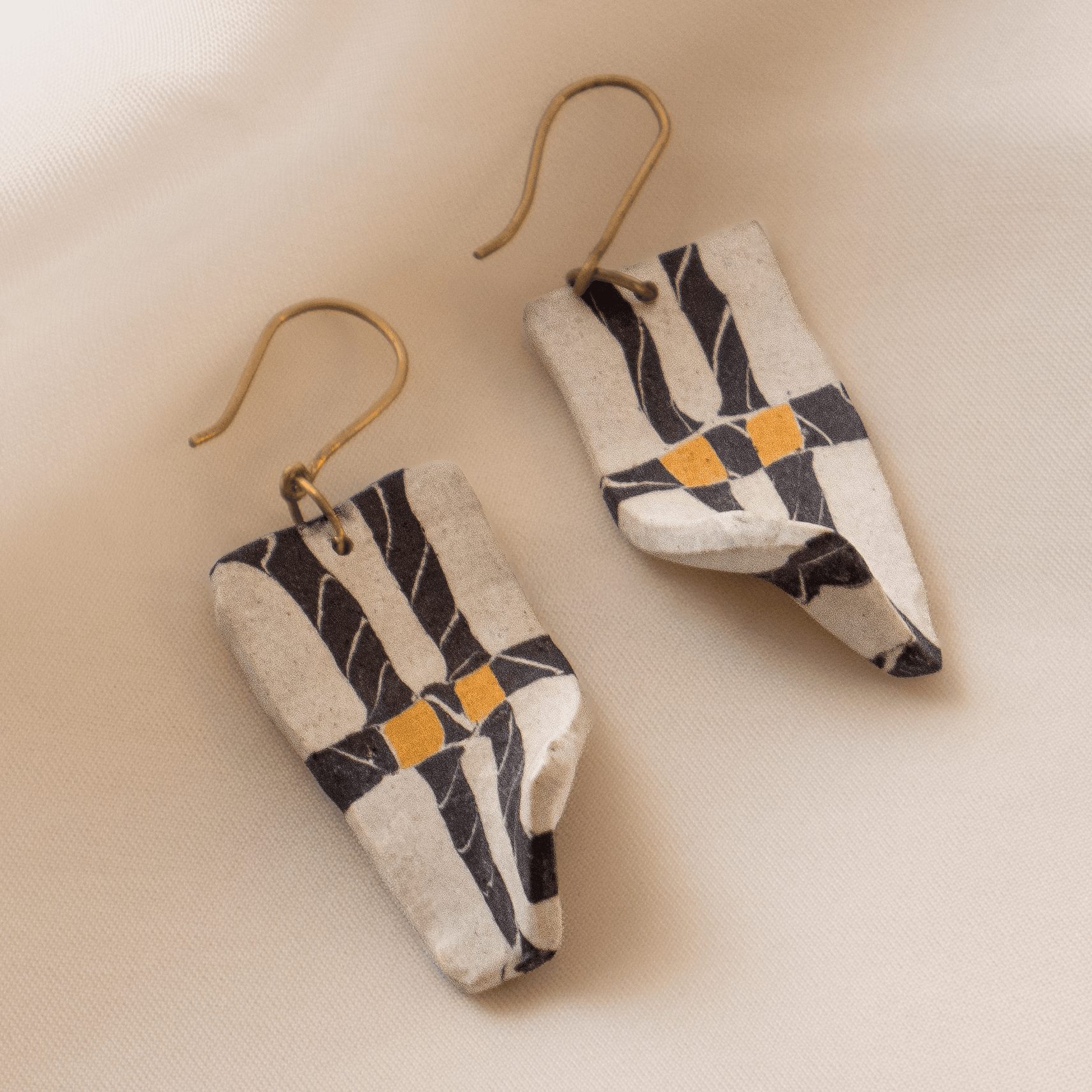 Akin Dangle 01