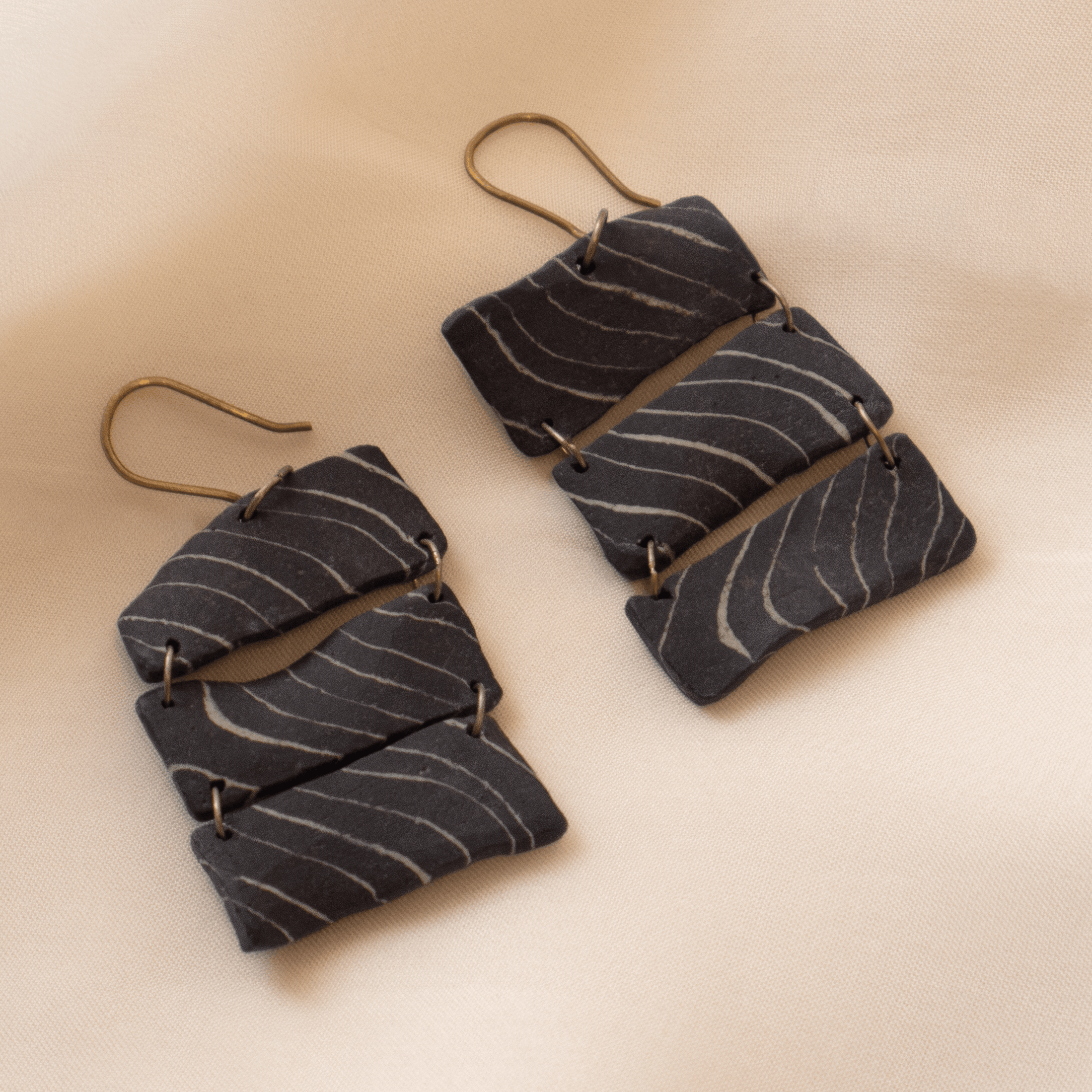 Akin Dangle 02