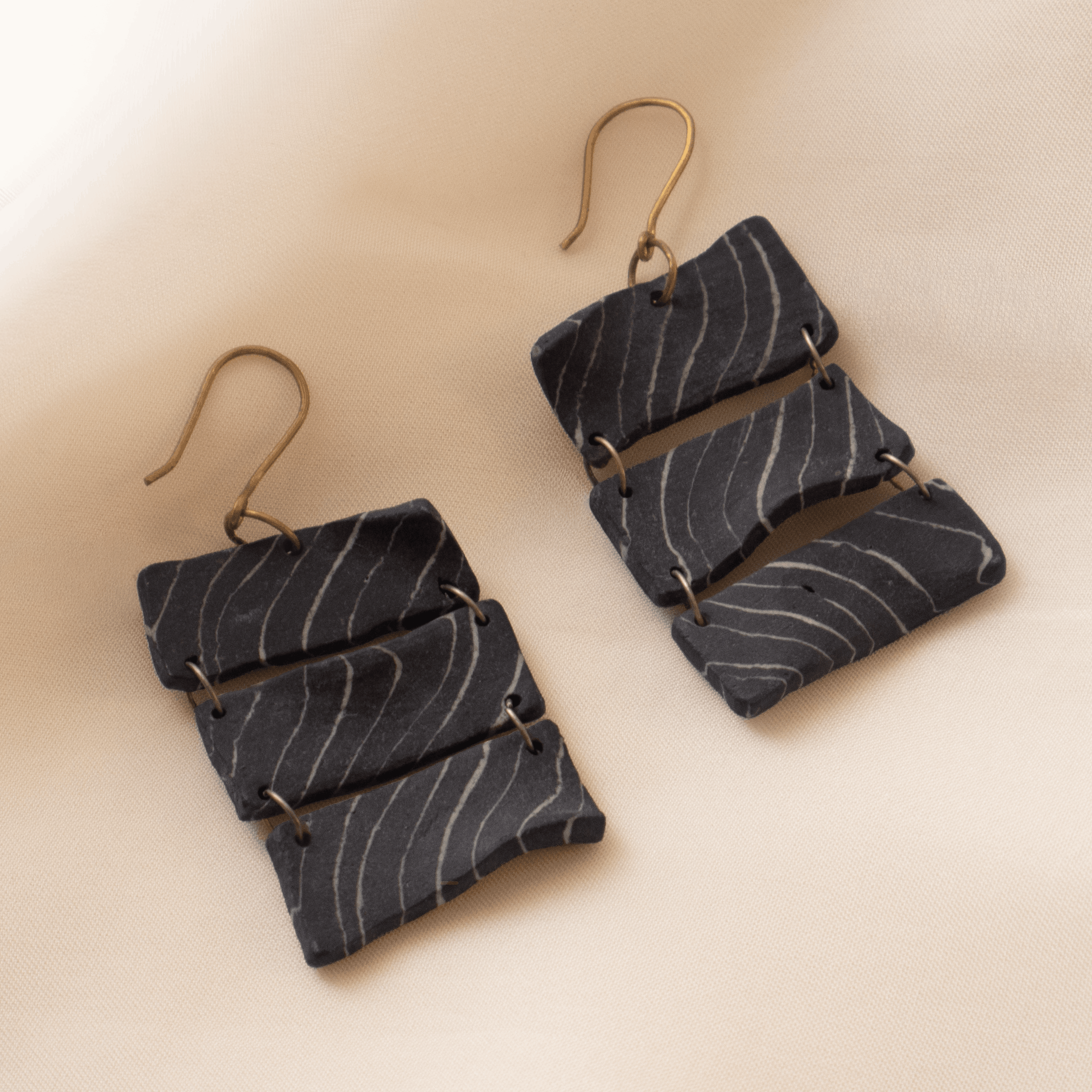 Akin Dangle 02