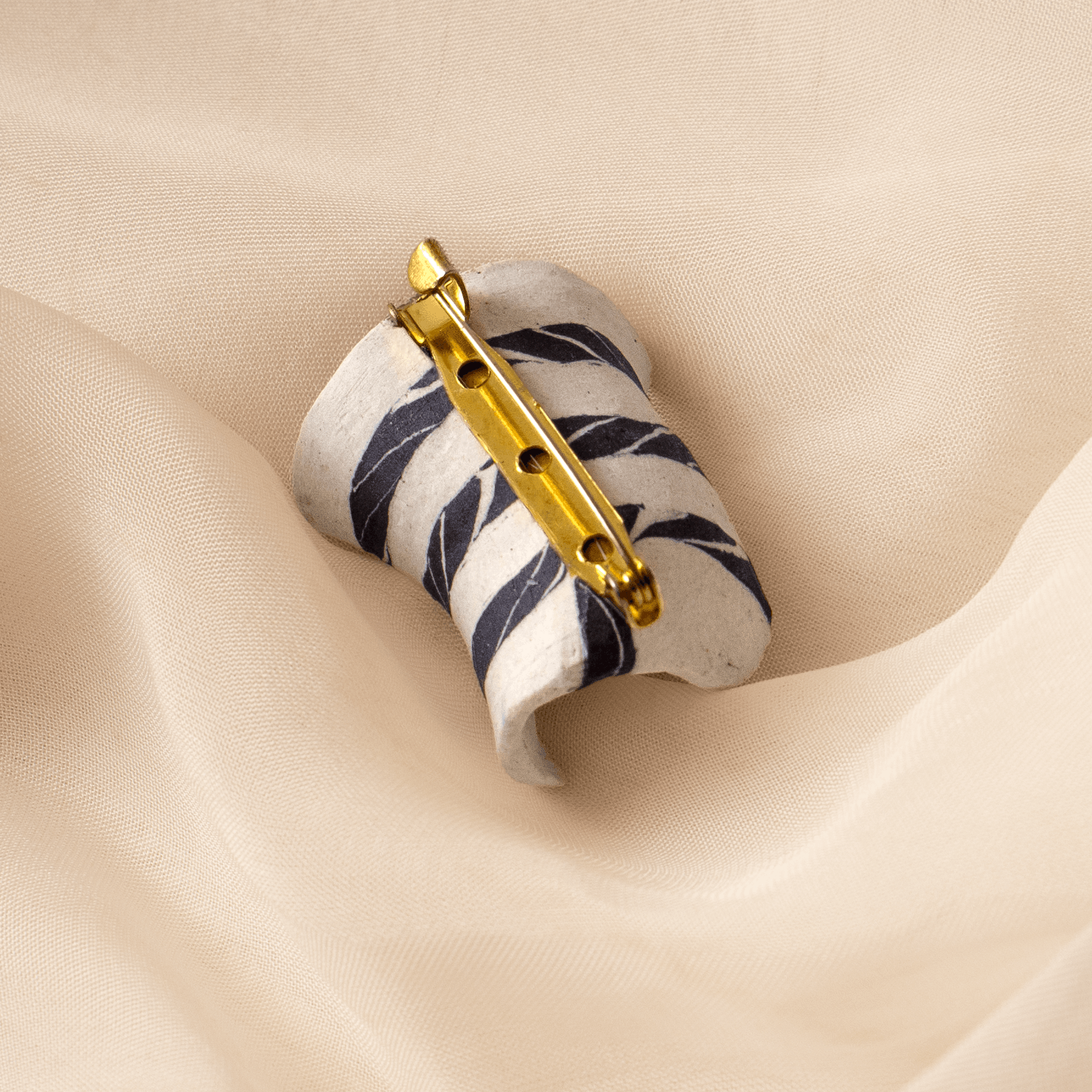 Akin Brooch 03